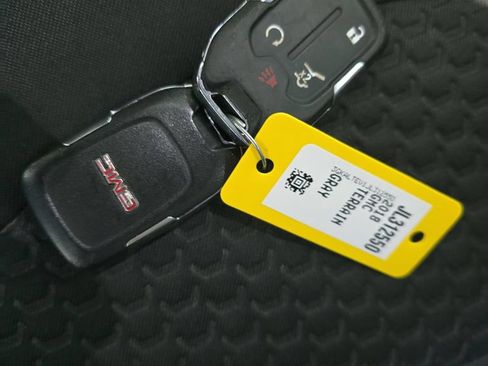 Used 2018 GMC Terrain SLE w/ Driver Convenience Package AWD/4WD image 28
