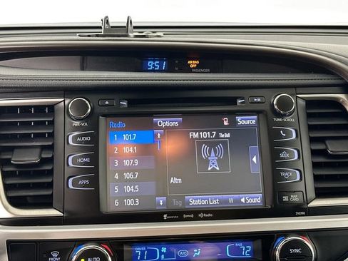 Used 2019 Toyota Highlander XLE AWD/4WD image 10