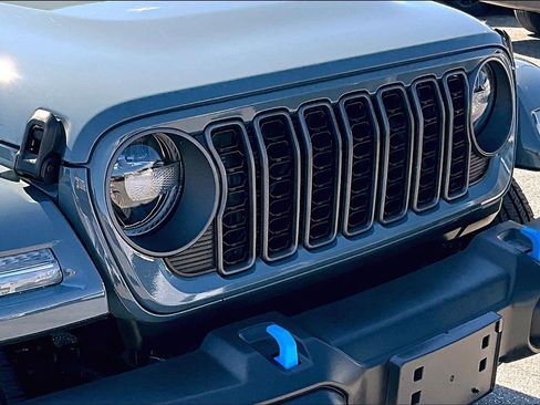 Used 2024 Jeep Wrangler Sport S image 28