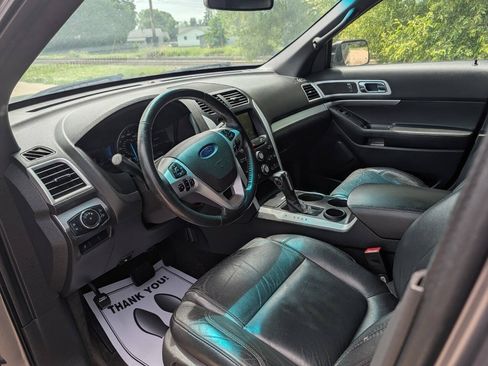 Used 2013 Ford Explorer XLT FWD image 3