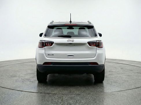 Used 2025 Jeep Compass Trailhawk AWD/4WD image 7