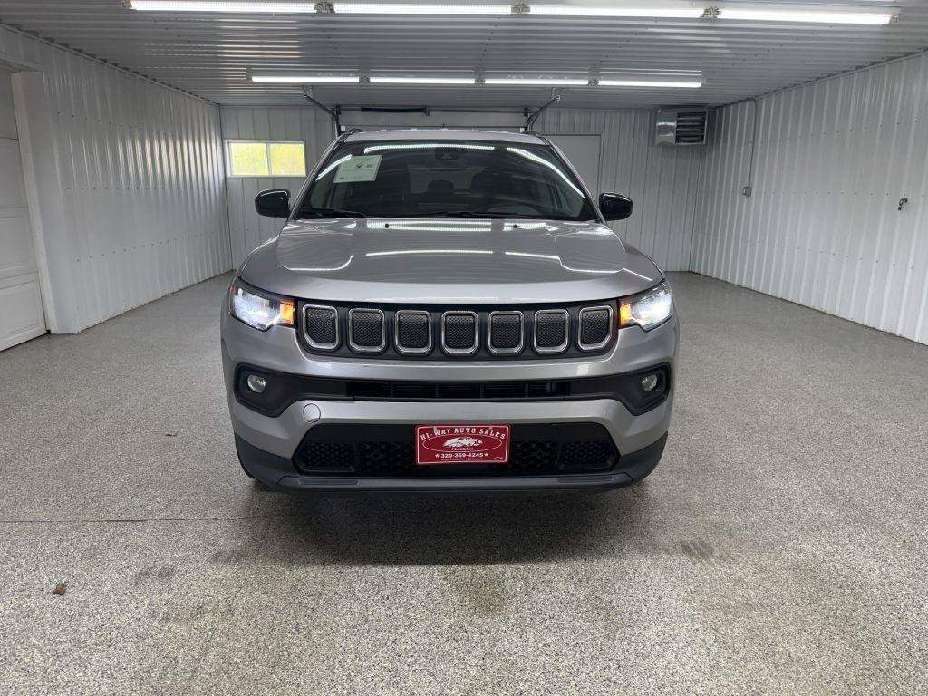 Used 2022 Jeep Compass Latitude FWD image 2