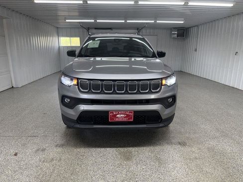 Used 2022 Jeep Compass Latitude FWD image 2