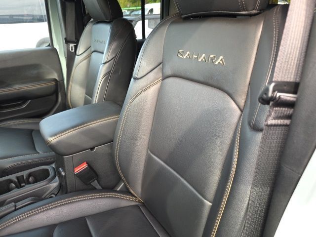 Used 2024 Jeep Wrangler Unlimited Sahara w/ Technology Group AWD/4WD image 8