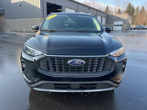 Used 2023 Ford Escape SE image 2