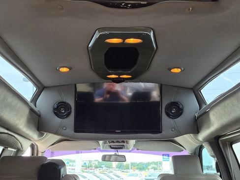 Used 2018 GMC Savana 2500 w/ Enhanced Convenience Package RWD image 12