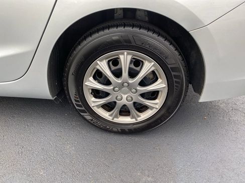 Used 2018 Chevrolet Cruze LS image 5