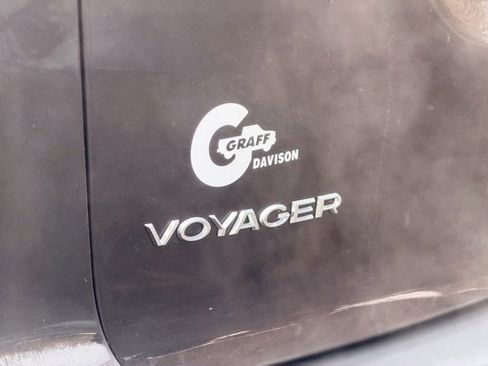 Used 2023 Chrysler Voyager LX image 28