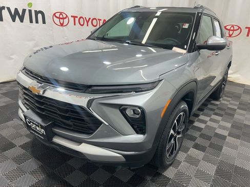 Used 2025 Chevrolet TrailBlazer LT w/ Driver Confidence Package image 3