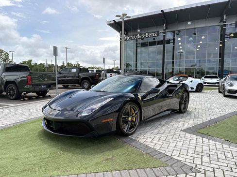 Used 2017 Ferrari 488 GTB RWD image 2