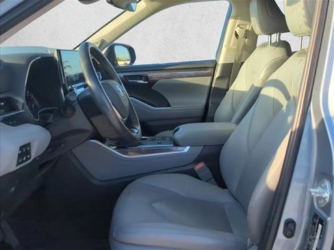 Used 2021 Toyota Highlander Limited image 13