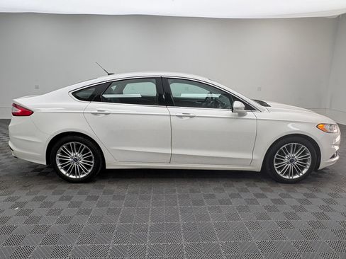 Used 2016 Ford Fusion SE w/ Equipment Group 202A FWD image 5