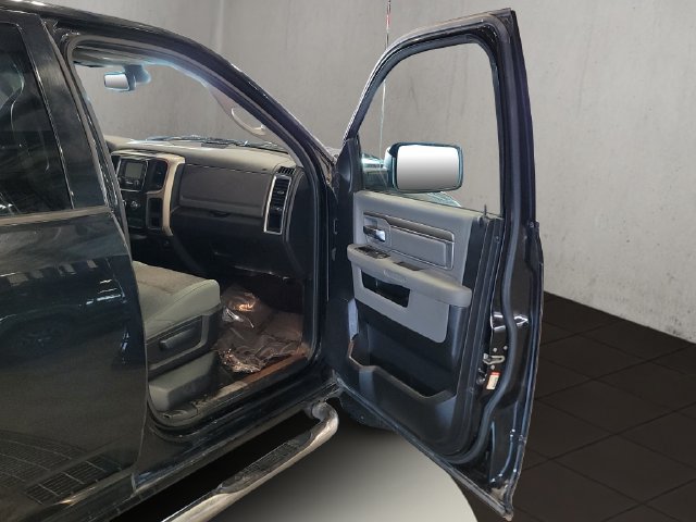 Used 2015 RAM 1500 Classic SLT AWD/4WD image 37