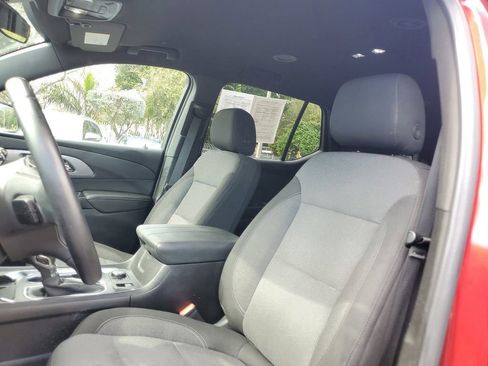 Used 2023 Chevrolet Traverse LT image 20