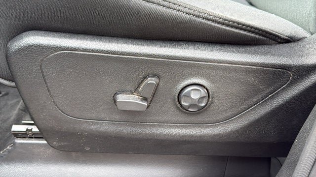 Used 2021 RAM 1500 4x4 Crew Cab image 14