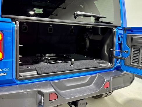 Used 2024 Jeep Wrangler Unlimited Sahara w/ Technology Group image 9