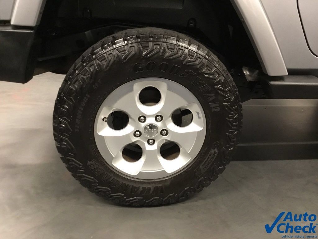 Used 2014 Jeep Wrangler Sahara w/ Dual Top Group AWD/4WD image 19