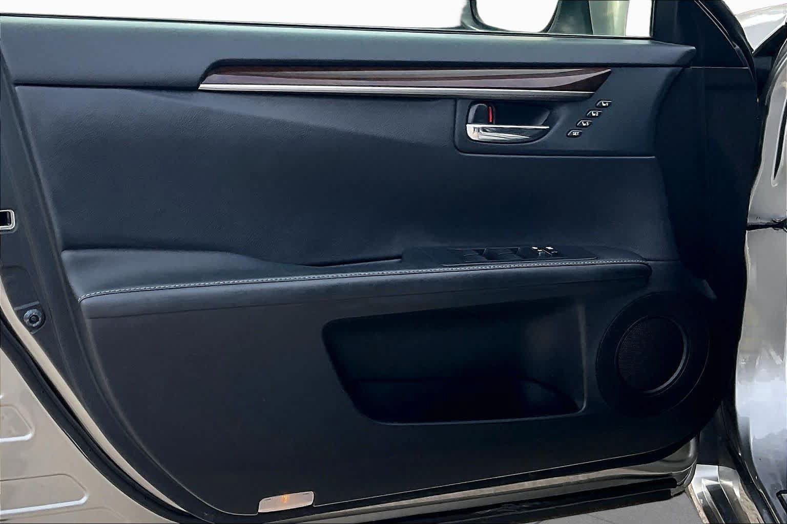 Used 2015 Lexus ES 350 w/ Luxury Package FWD image 21