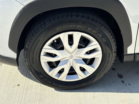 Used 2024 Toyota Corolla Cross L image 30