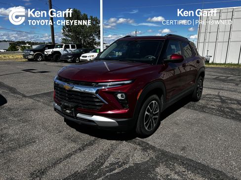 Used 2025 Chevrolet TrailBlazer LT AWD/4WD image 1