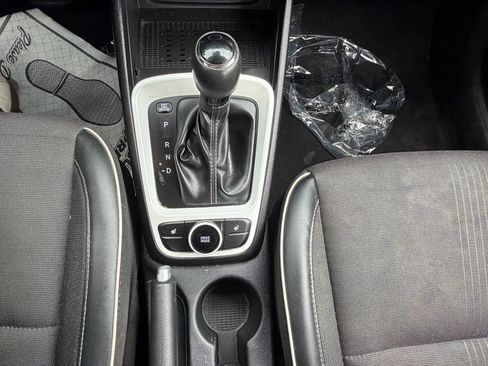 Used 2024 Hyundai Venue Limited FWD image 31