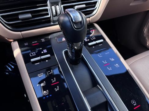 Certified 2022 Porsche Macan AWD/4WD image 22
