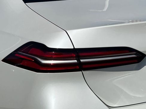 Used 2024 BMW 530i w/ Premium Package RWD image 33