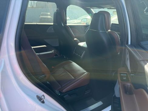 Used 2021 Lincoln Aviator Reserve w/ Equipment Group 210A image 7