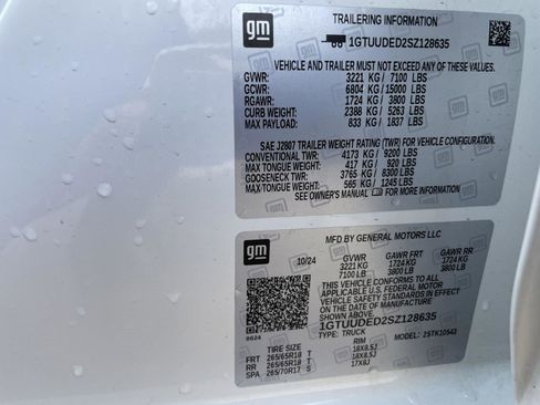 Used 2025 GMC Sierra 1500 SLT image 11