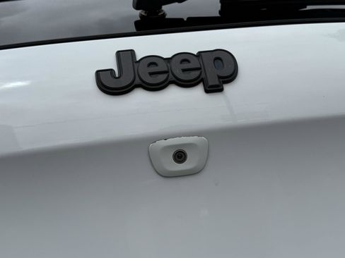 Used 2018 Jeep Cherokee Trailhawk image 16