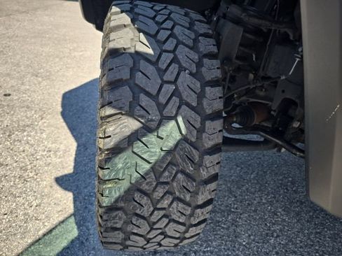 Used 2024 GMC Canyon Denali image 31