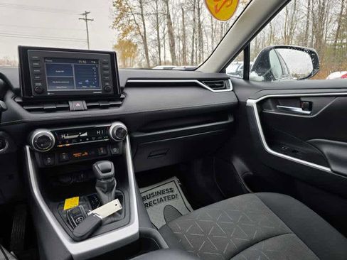Used 2020 Toyota RAV4 XLE image 16