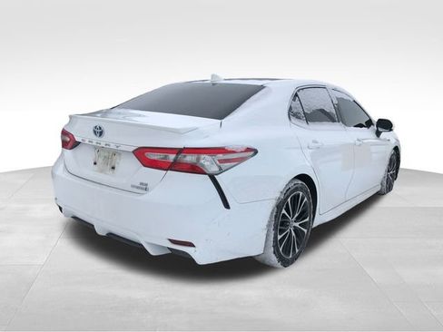 Used 2019 Toyota Camry SE image 2