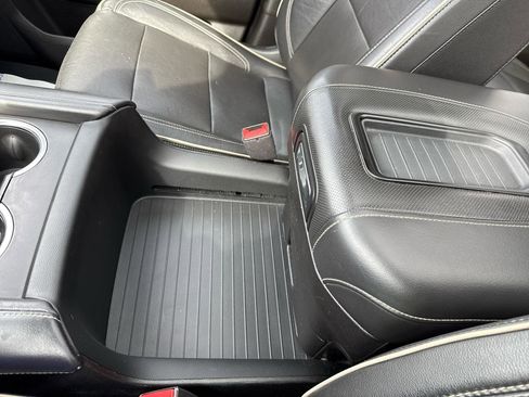 Used 2021 Chevrolet Suburban Premier w/ Premium Package image 24