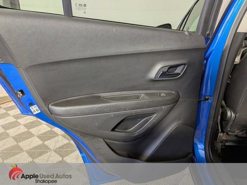 Used 2016 Chevrolet Trax LT w/ LT Convenience Package AWD/4WD image 28