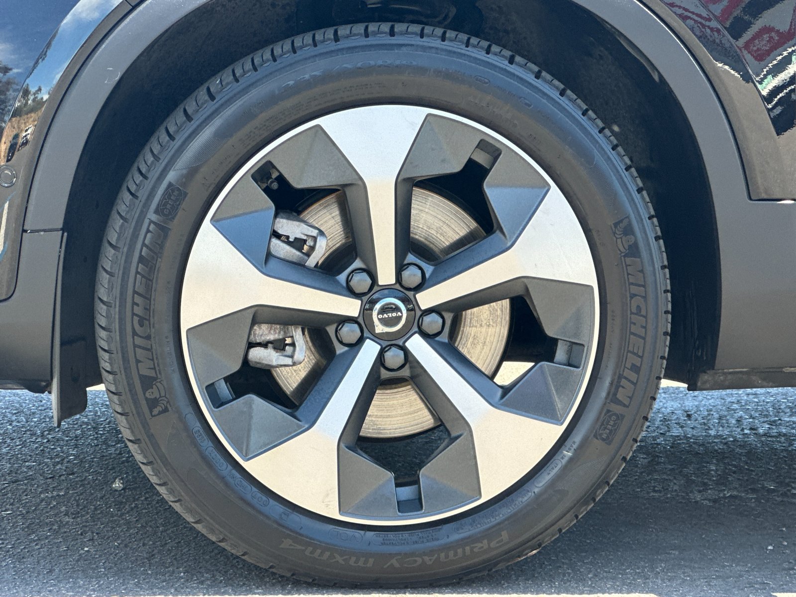 Used 2025 Volvo XC40 B5 Plus AWD/4WD image 25