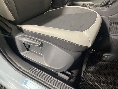 New 2026 Volkswagen Taos SE image 24