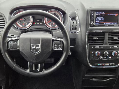 Used 2020 Dodge Grand Caravan SE FWD image 16