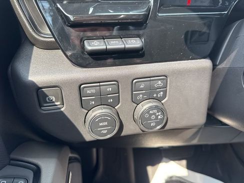 Used 2022 Chevrolet Silverado 1500 ZR2 w/ Technology Package image 28