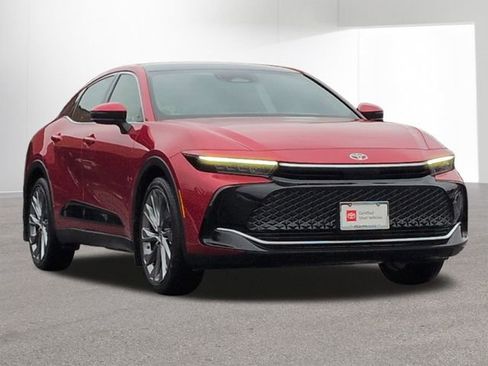 Certified 2023 Toyota Crown Limited image 3