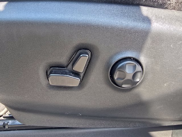 Used 2024 Chrysler Pacifica Touring-L FWD image 19
