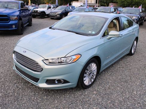 Used 2014 Ford Fusion SE w/ Equipment Group 502A FWD image 2