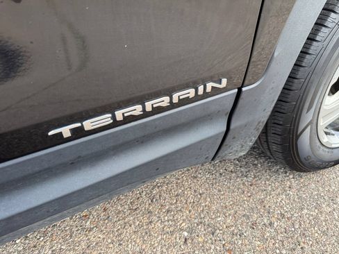 Used 2024 GMC Terrain SLE AWD/4WD image 36