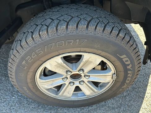 Used 2017 Ford F150 XLT AWD/4WD image 12