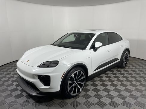 Used 2025 Porsche Macan Electric image 11