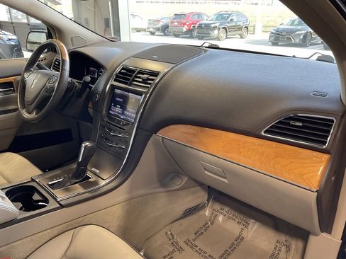 Used 2013 Lincoln MKX FWD image 17