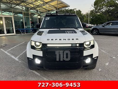 Used 2025 Land Rover Defender 110 X-Dynamic SE AWD/4WD image 13
