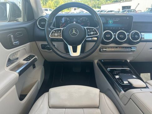 Used 2020 Mercedes-Benz GLB 250 4MATIC w/ Premium Package image 18