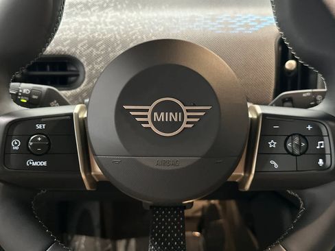 Used 2025 MINI Cooper 2-Door Hardtop image 24