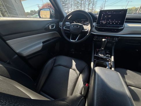 Used 2025 Jeep Compass Limited AWD/4WD image 40